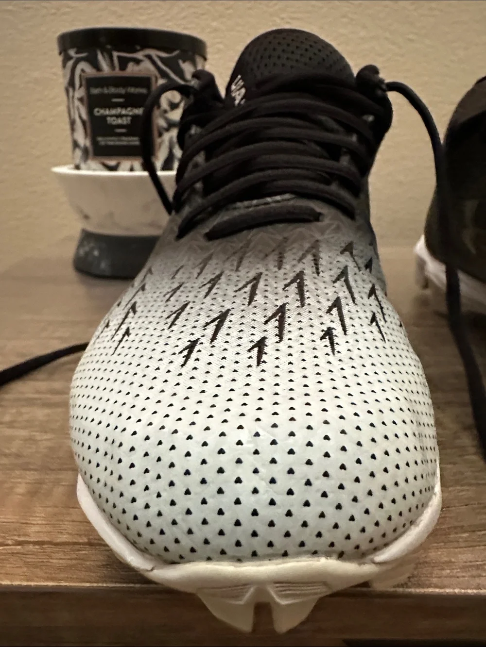 Under Armour Men's Black and White Gradient Athletic cleats Shoes
